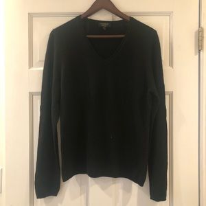 Classic black v-neck cashmere sweater